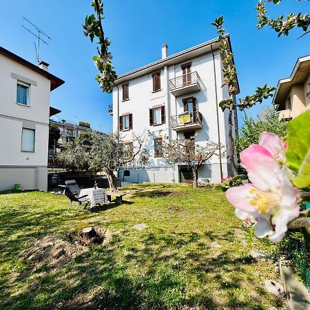 Ares Apartment - Vicino Al Lago Di Garda E Alla Stazione Treno Desenzano del Garda Ngoại thất bức ảnh