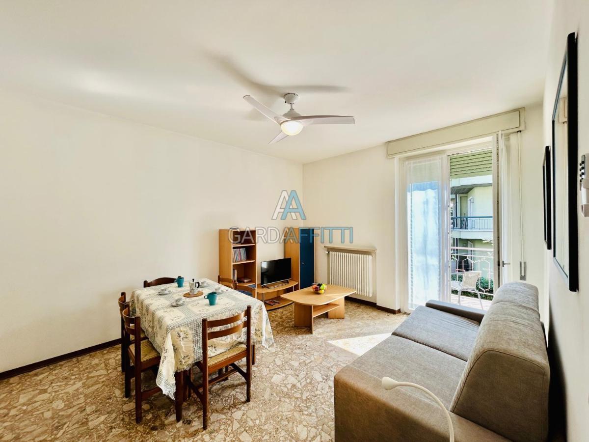 Ares Apartment - Vicino Al Lago Di Garda E Alla Stazione Treno Desenzano del Garda Ngoại thất bức ảnh