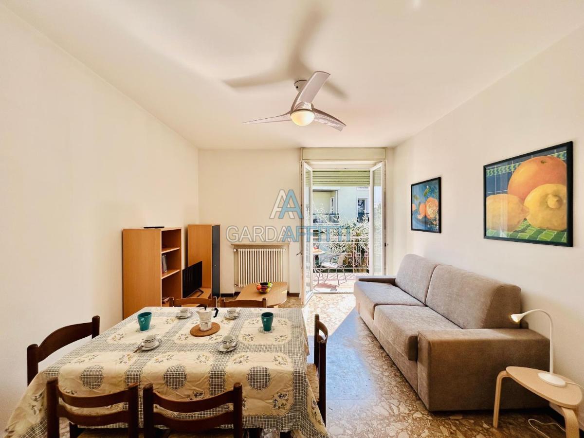 Ares Apartment - Vicino Al Lago Di Garda E Alla Stazione Treno Desenzano del Garda Ngoại thất bức ảnh