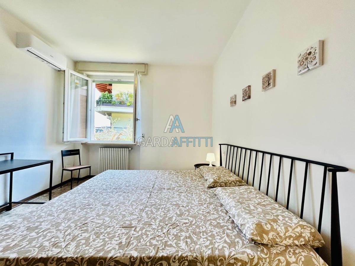 Ares Apartment - Vicino Al Lago Di Garda E Alla Stazione Treno Desenzano del Garda Ngoại thất bức ảnh