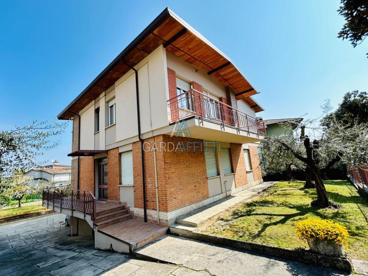 Ares Apartment - Vicino Al Lago Di Garda E Alla Stazione Treno Desenzano del Garda Ngoại thất bức ảnh