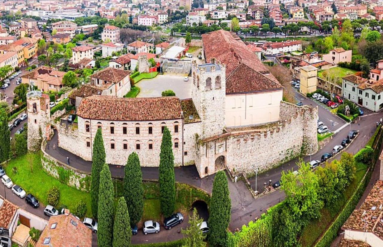 Ares Apartment - Vicino Al Lago Di Garda E Alla Stazione Treno Desenzano del Garda Ngoại thất bức ảnh